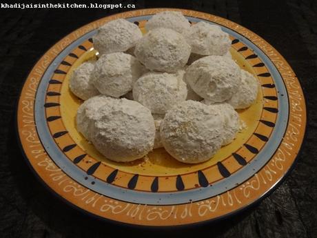 BISCUITS FONDANTS / MELTING MOMENTS / GALLETAS SUAVES (SE DERRITEN EN LA BOCA) / بيسكوي خفيف يذوب في الفم