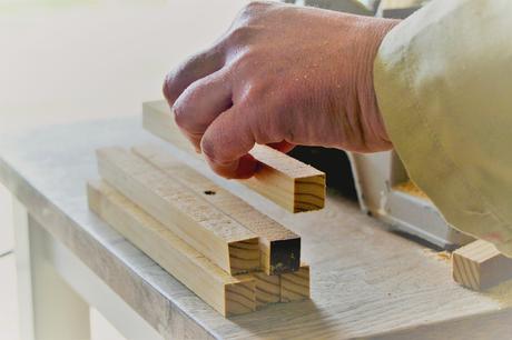 DIY LÁMPARA CUBO DE MADERA PARA EL DORMITORIO DIY LÁMPARA CUBO DE MADERA PARA EL DORMITORIO