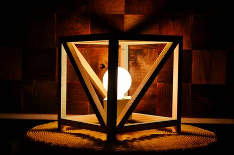 DIY LÁMPARA CUBO DE MADERA PARA EL DORMITORIO DIY LÁMPARA CUBO DE MADERA PARA EL DORMITORIO