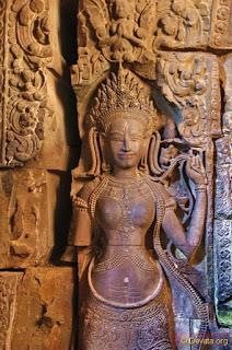 Escultura de la reina Indradevi, protagonista de la historia. Gracias por seguir el blog, una vez más.