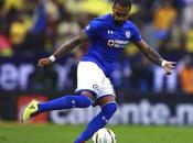 Julian Velázquez distrae Lucha