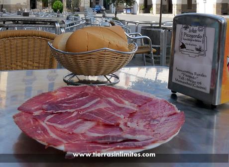 Si tenéis oportunidad probad el jamón de Montánchez. 