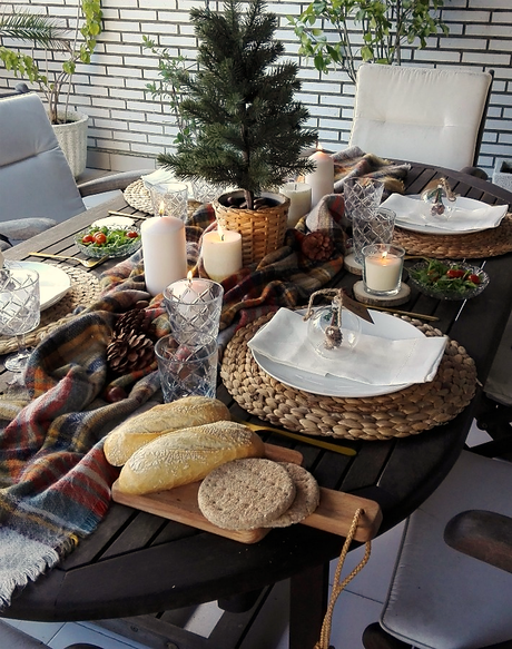 Mesa de invierno en la terraza Mesa de invierno en la terraza