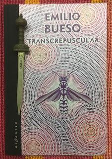 Portada del libro Transcrepuscular, de Emilio Bueso