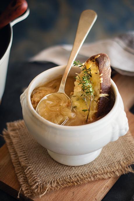 Sopa de cebolla estilo francés Sopa de cebolla estilo francés
