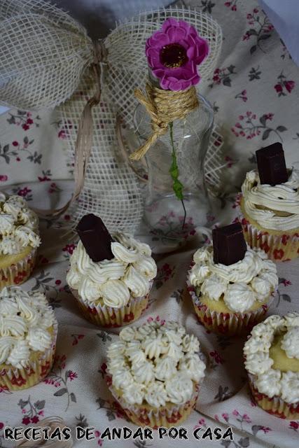 yogurt-muffins-with-coffee-buttercream, muffins-de-yogur, buttercream-de-cafe