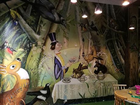 Mural de Alberto Pirrongelli en la Bolsa Mágica La magia de la pintura de Alberto Pirrongelli en la Bolsa Mágica