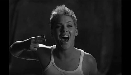 P!nk estrena el videoclip del tema ‘Wild Hearts Can’t Be Broken’ Wild Hearts Can't Be Broken