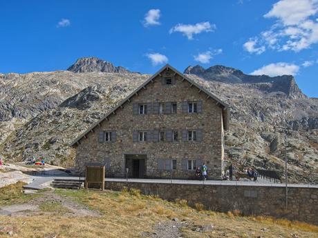 IBONES AZULES Y REFUGIO DE BACHIMAÑA