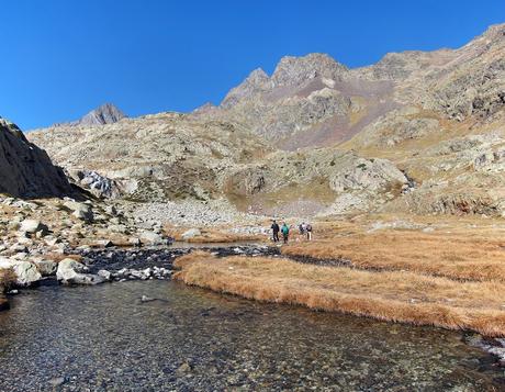 IBONES AZULES Y REFUGIO DE BACHIMAÑA