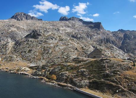 IBONES AZULES Y REFUGIO DE BACHIMAÑA