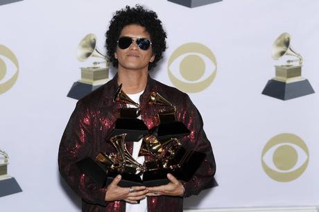 Bruno Mars arrasó en las categorías más importantes de los premios Grammy