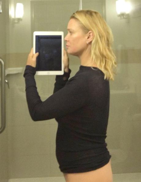 #SERIES:    Hackers publican #fotos íntimas de actriz de #TheWalkingDead (FOTOS)