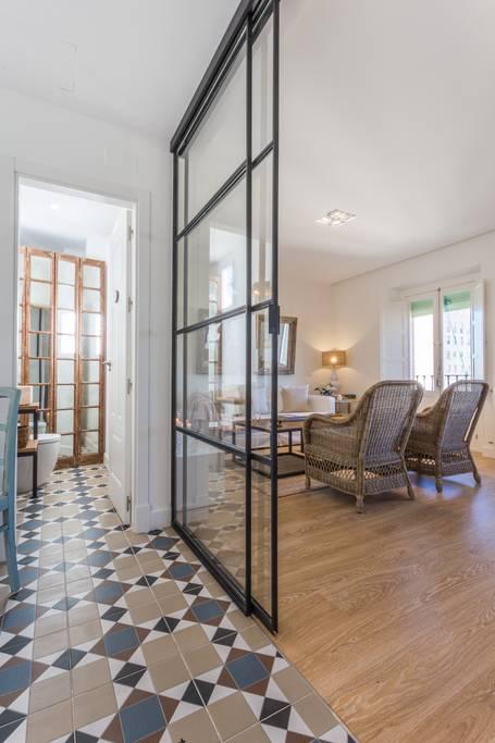 triana sevilla vacaciones suelo baldosas hidraúlicas sevilla airbnb puertas de cristal pisos sevilla decoración nórdica decoración mediterránea decoración escandinava carpintería 