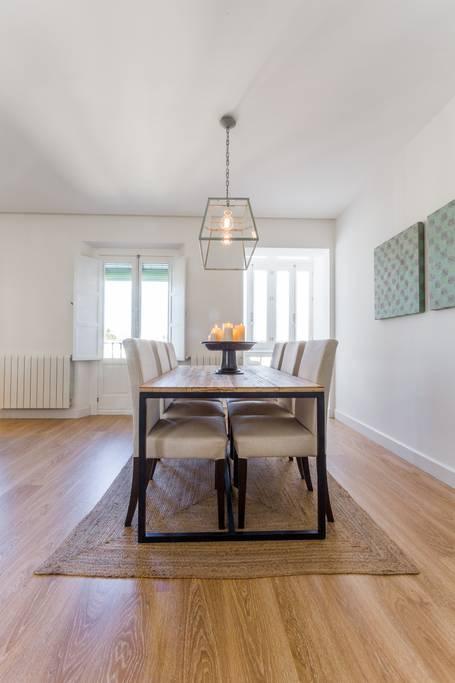 triana sevilla vacaciones suelo baldosas hidraúlicas sevilla airbnb puertas de cristal pisos sevilla decoración nórdica decoración mediterránea decoración escandinava carpintería 