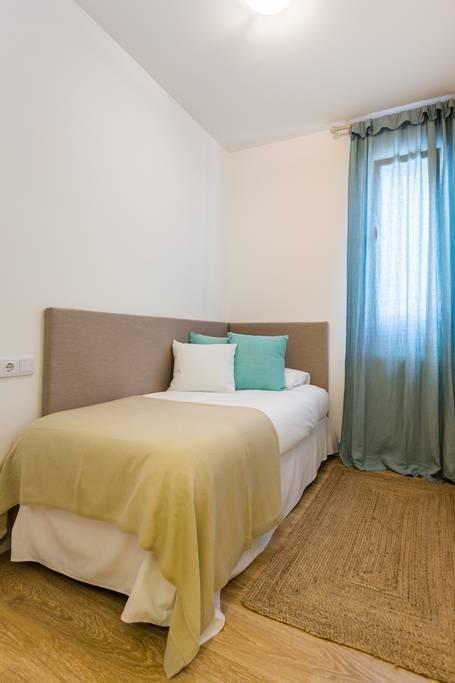 triana sevilla vacaciones suelo baldosas hidraúlicas sevilla airbnb puertas de cristal pisos sevilla decoración nórdica decoración mediterránea decoración escandinava carpintería 