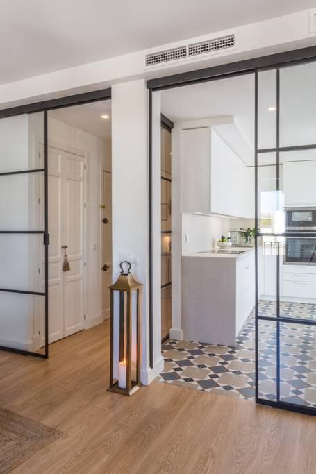 triana sevilla vacaciones suelo baldosas hidraúlicas sevilla airbnb puertas de cristal pisos sevilla decoración nórdica decoración mediterránea decoración escandinava carpintería 