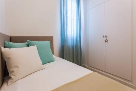 triana sevilla vacaciones suelo baldosas hidraúlicas sevilla airbnb puertas de cristal pisos sevilla decoración nórdica decoración mediterránea decoración escandinava carpintería 