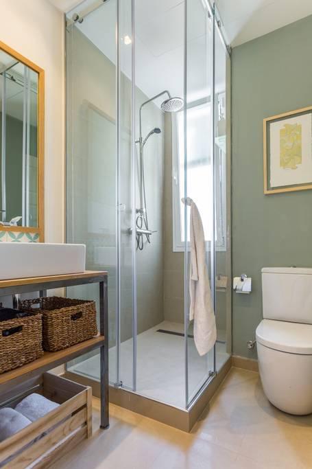 triana sevilla vacaciones suelo baldosas hidraúlicas sevilla airbnb puertas de cristal pisos sevilla decoración nórdica decoración mediterránea decoración escandinava carpintería 