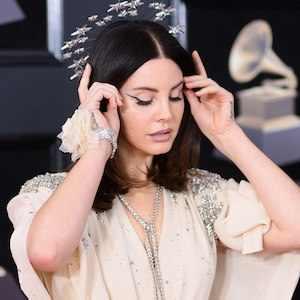 Significado de las Rosas Blancas en los Premios Grammy 2018