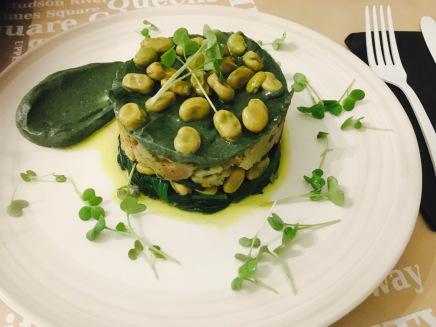 timbal o revuelto vegano de patatas habas y espinacas