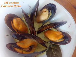 MEJILLONES AL CAVA CON AROMA DE AZAFRAN MEJILLONES AL CAVA CON AROMA DE AZAFRAN