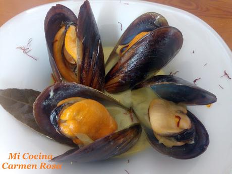 MEJILLONES AL CAVA CON AROMA DE AZAFRAN MEJILLONES AL CAVA CON AROMA DE AZAFRAN