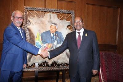 Brahim Ghali asiste a la 30ª Cumbre de la UA y es recibido por Jacob Zuma en el primer centenario de Mandela