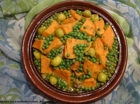 TAGINE DE POULET AUX PATATES DOUCES ET PETITS POIS / CHICKEN TAGINE WITH SWEET POTATOES AND SMALL PEAS / TAGINE DE POLLO CON BATATAS Y GUISANTES / طاجين الدجاج و البطاطا الحلوة و الجلبانة(البازلاء)