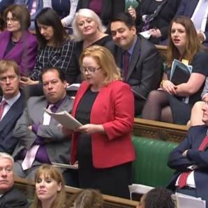 La diputada laborista británica Judith Cummins exige que las relaciones comerciales de su país sean compatibles con el derecho internacional