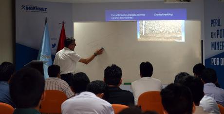 IMAGENES: 1er. DIA CURSO 'GEOLOGÍA ESTRUCTURAL' A CARGO DEL DR. JOSÉ MACHARÉ