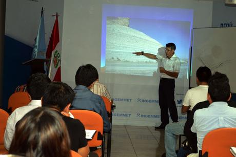 IMAGENES: 1er. DIA CURSO 'GEOLOGÍA ESTRUCTURAL' A CARGO DEL DR. JOSÉ MACHARÉ