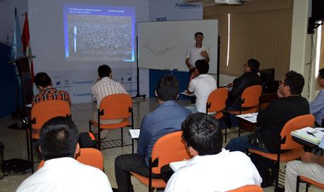 IMAGENES: 1er. DIA CURSO 'GEOLOGÍA ESTRUCTURAL' A CARGO DEL DR. JOSÉ MACHARÉ