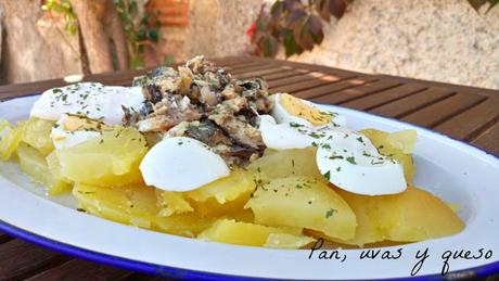 Patatas frías con productos gourmet