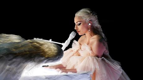 Lady Gaga anula conciertos en #Europa debido a “fuertes dolores” Lady Gaga anula conciertos en #Europa debido a “fuertes dolores”