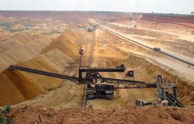 Los trabajadores saharauis de la empresa Fosbucraa desamparados a causa de la ocupación marroquí y el abandono español al territorio