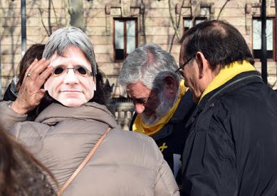 Navajeo y puñaladas en el Parlament.