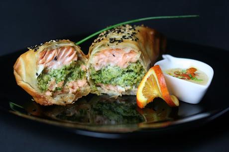 Paquetitos de Salmón Rellenos de Brócoli con Salsa de Naranja Sanguina