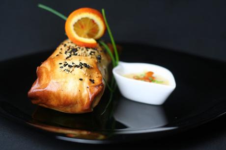 Paquetitos de Salmón Rellenos de Brócoli con Salsa de Naranja Sanguina