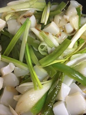 Arroz Venere Con Chipirones Encebollados