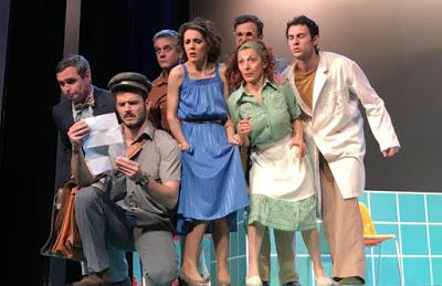 Cuatro Corazones Con Freno y Marcha Atrás, Refrescante Comedia Surrealista.