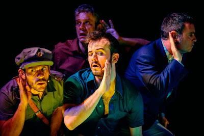 Cuatro Corazones Con Freno y Marcha Atrás, Refrescante Comedia Surrealista.