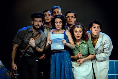 Cuatro Corazones Con Freno y Marcha Atrás, Refrescante Comedia Surrealista.