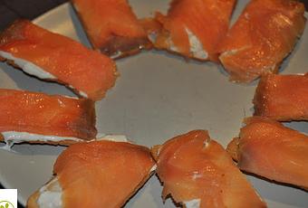 Canape De Salmon Queso Crema Y Miel Paperblog