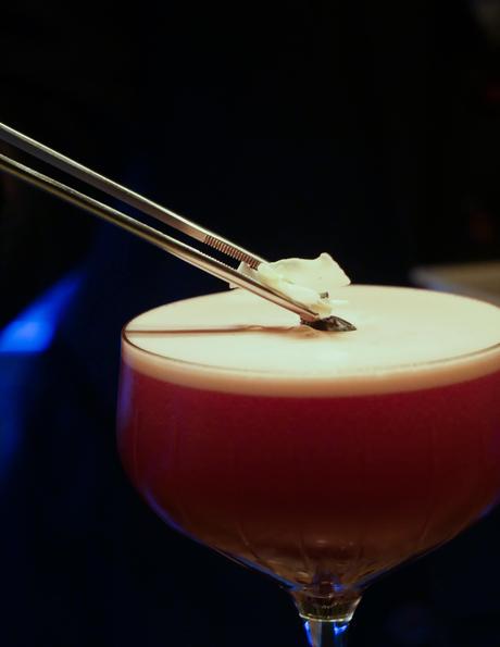 Solange Magazine, el espíritu de James Bond