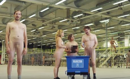 Los trabajadores de Absolut se desnudan en su nueva campaña
