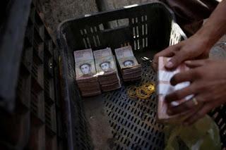 #Venezuela es el único país donde se negocia, vende y compra el efectivo / #Dinero #Moneda #Finanzas #Economia