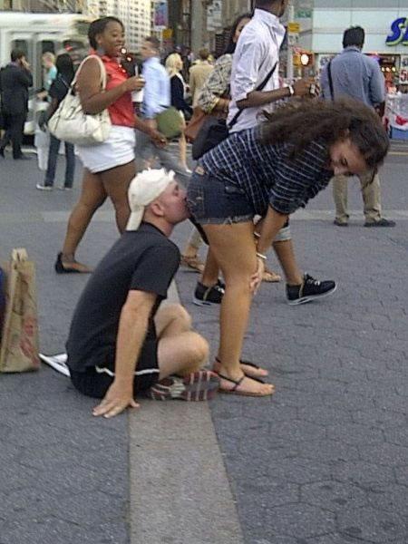 A lo criollo:    Según la #ciencia, oler los peos a tu pareja te hará vivir más años #Salud (Estudios)