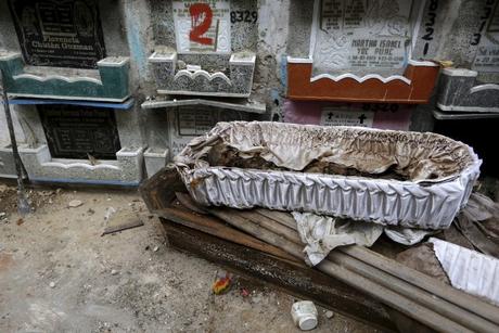 Exhumación de tumbas en Guatemala