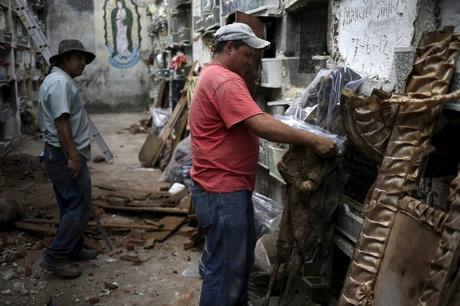 Exhumación de tumbas en Guatemala